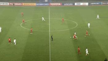 颜骏凌世预赛全场表现,颜骏凌为什么老是在小禁区开球