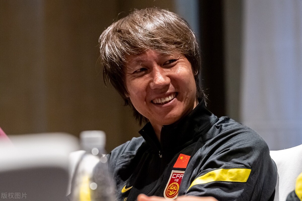 如今的中国足球缺不缺教练,中国足球的发展靠教练还是靠体制