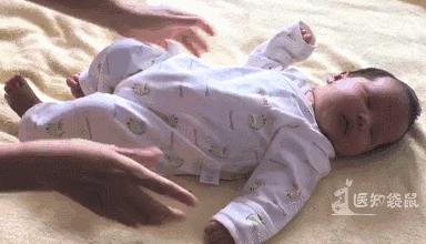 不到一个月新生儿胀气排气操,新生儿排气操婴儿胀气快速放屁