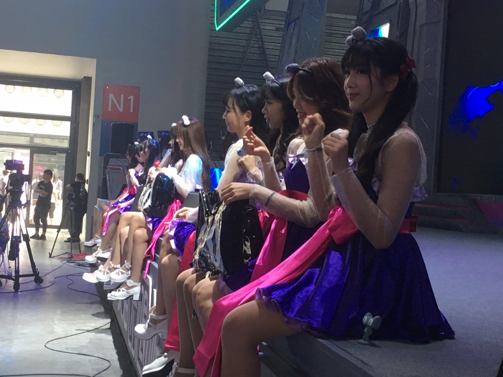 CF：CJ现场Coser质量堪忧，灵狐者服装太黄，一股岛国既视感