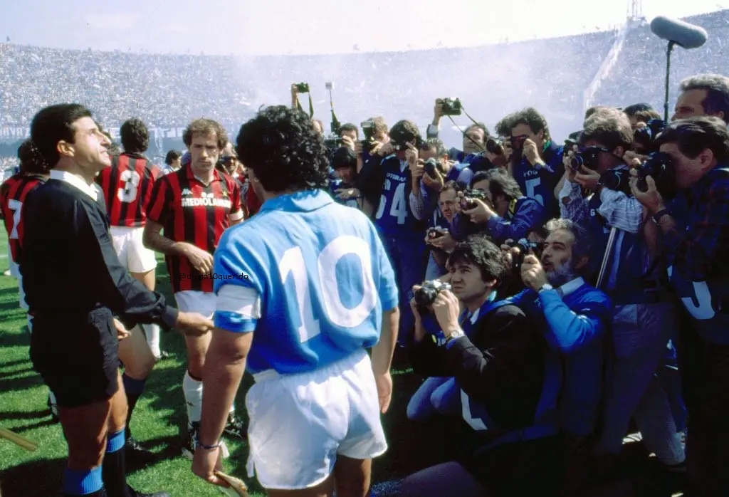 球王马拉多纳的陨落纪录片完整版,马拉多纳传奇纪录片