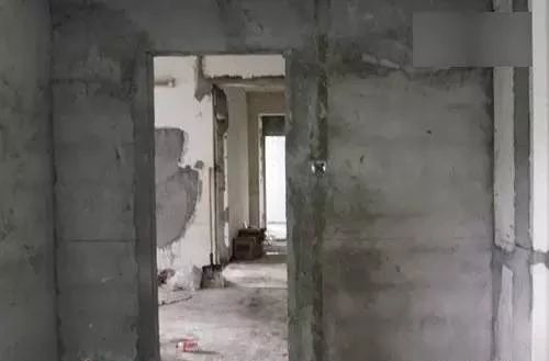 打掉承重墙致整栋楼开裂,装修砸承重墙引发整栋楼坍塌动画