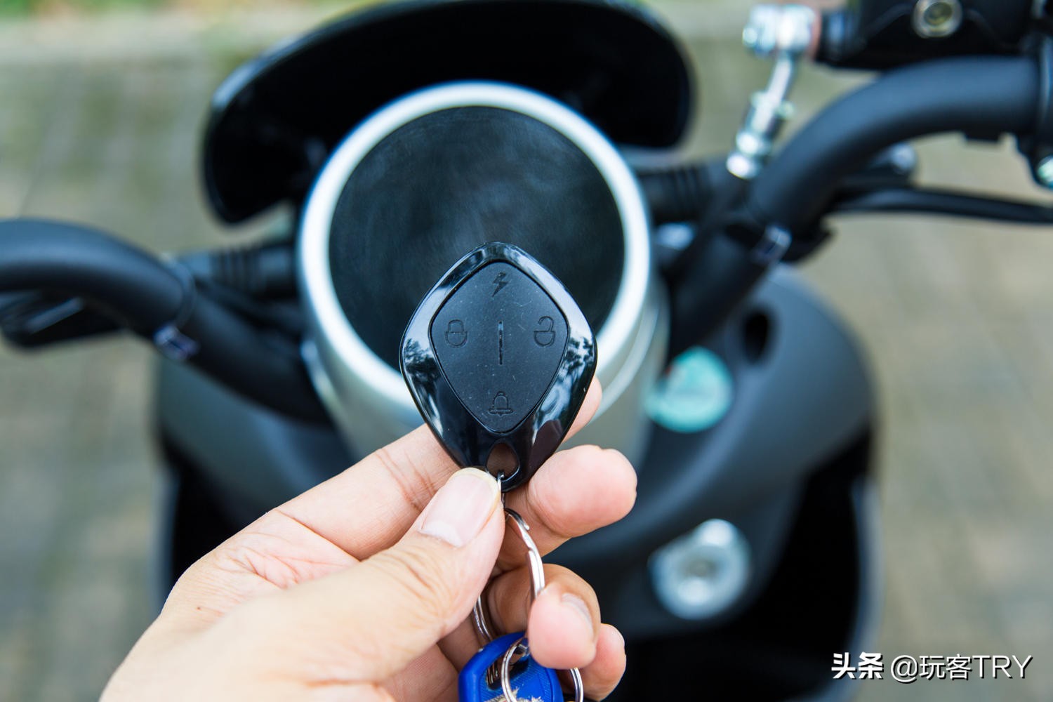 雅迪dm6真实价格,测评一辆1万多的雅迪电动车