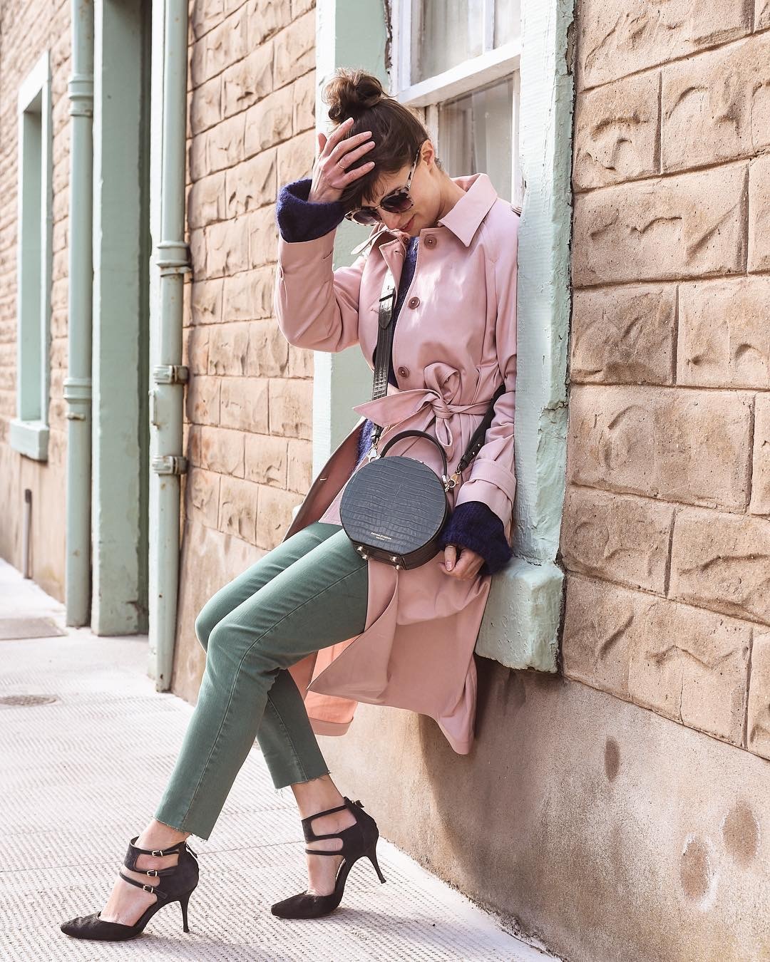 2022新款连衣裙洋气网红爆款绿色,绿色碎花连衣裙搭小白鞋还是高跟