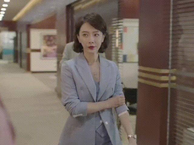 43岁的她身材超棒仍是少女模样,43岁的她究竟多有魅力