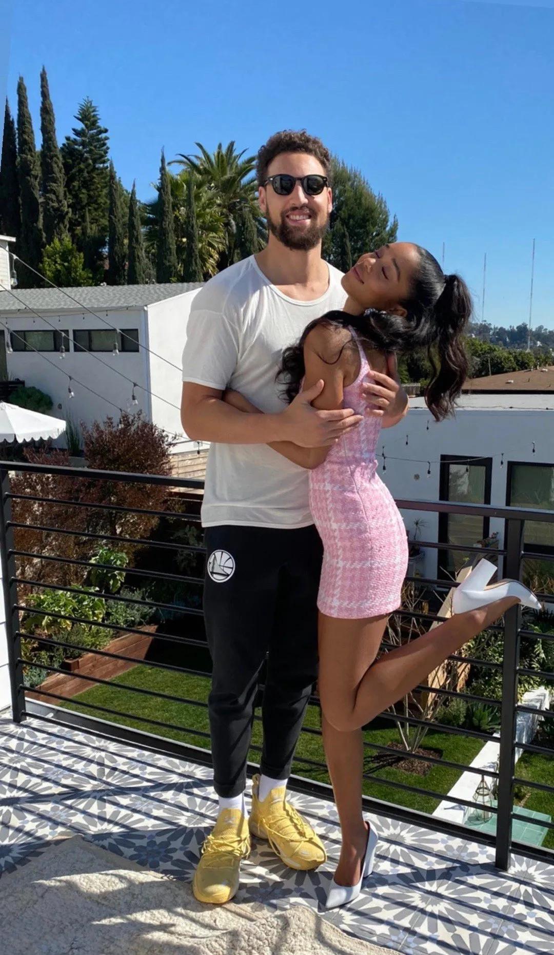 nba球员上脚安踏,nba球员上脚球鞋欧文4绿橙粉