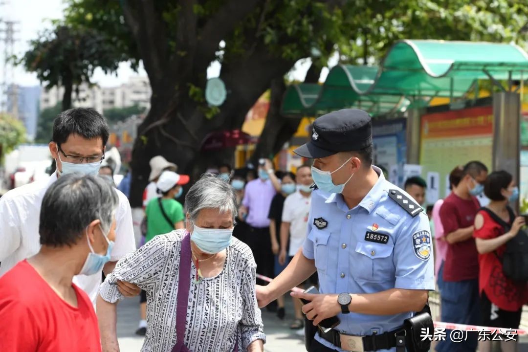 大雪纷飞坚守在抗疫一线的视频,深夜零下七度坚守抗疫一线