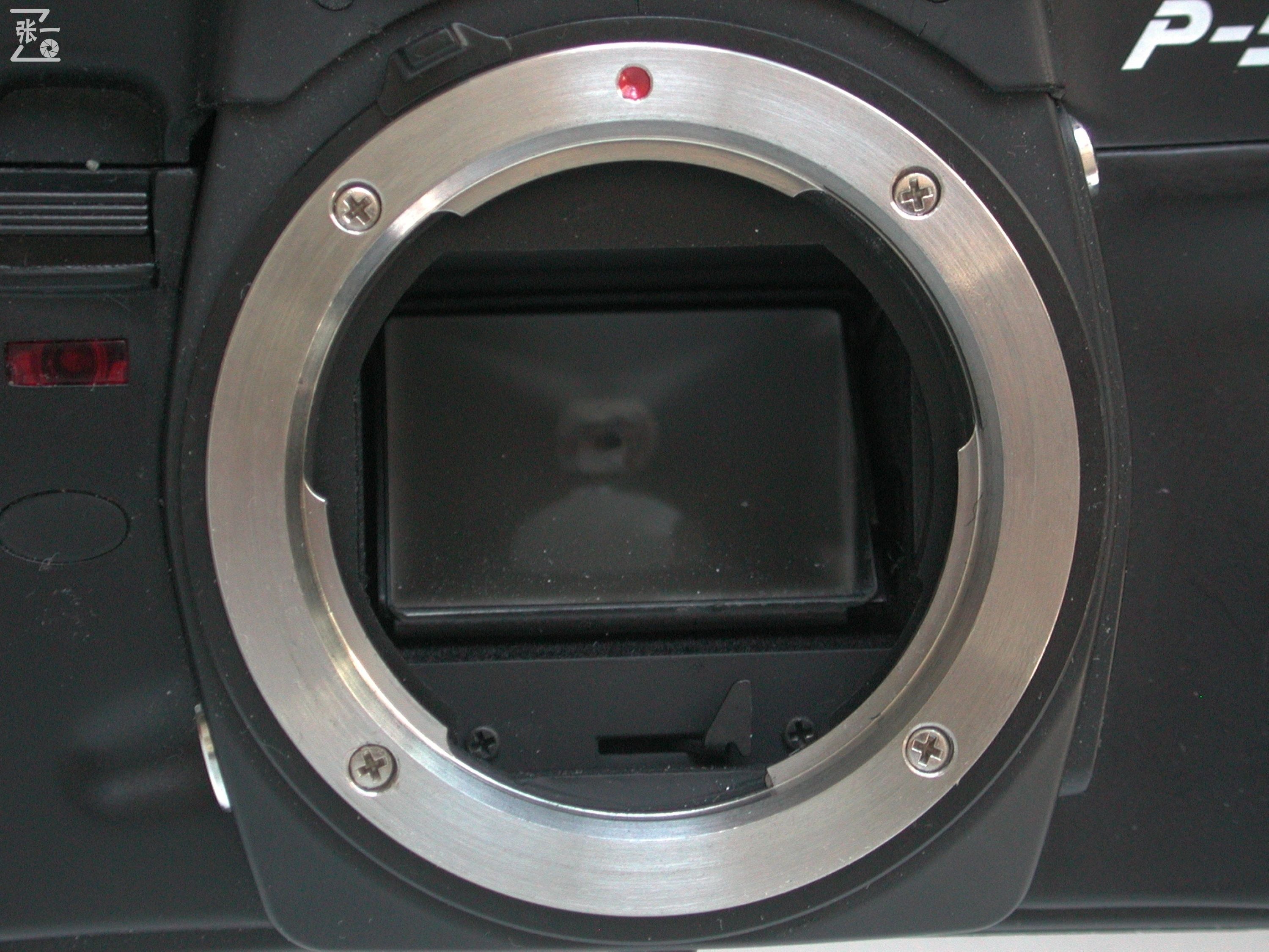 上海海鸥为美国贴牌生产的PhoenixP-5000单反相机