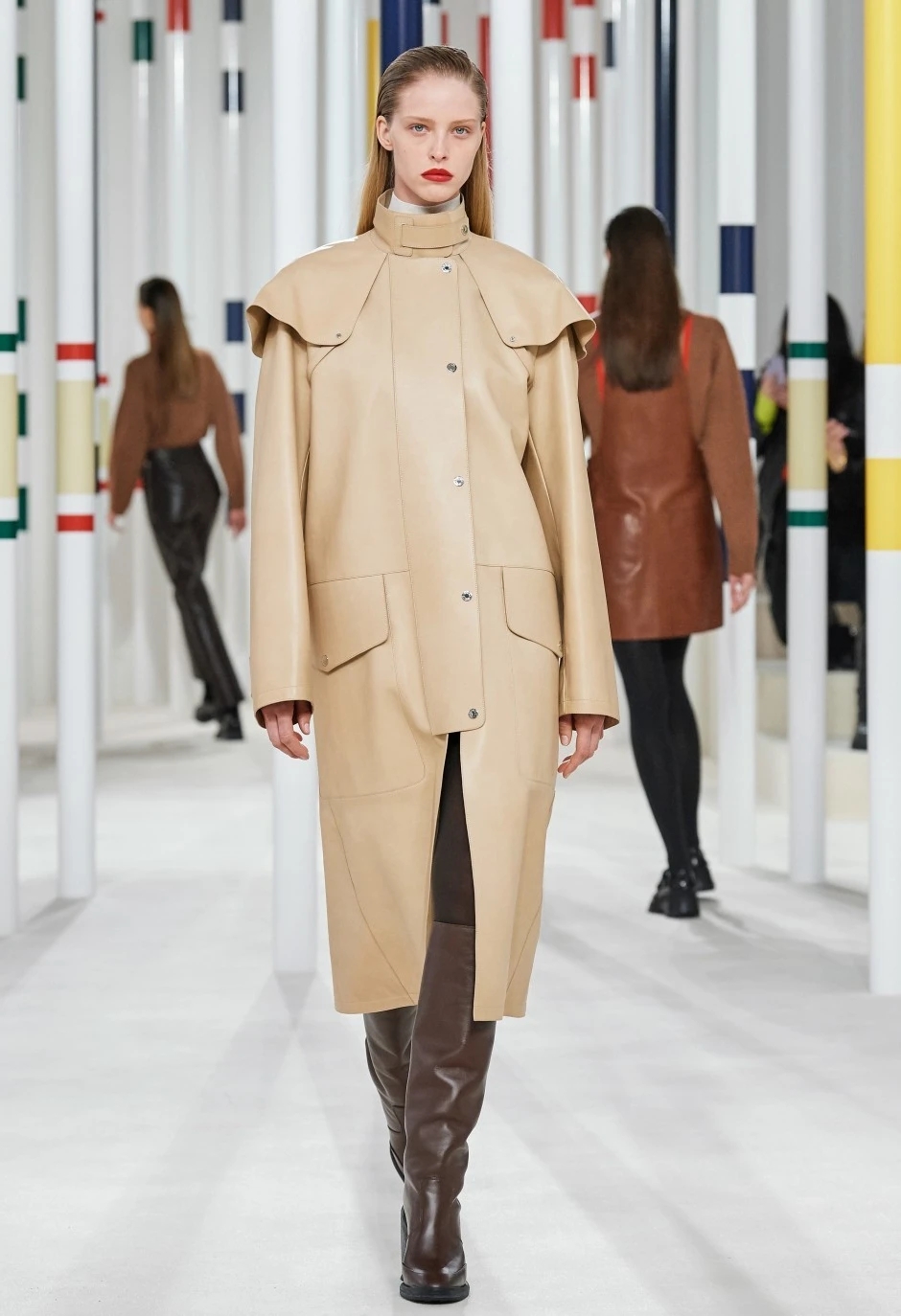 风衣如何穿才显得高贵上档次,为什么风衣穿起来很土