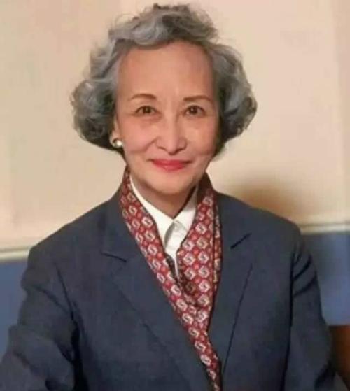 郭婉莹:优雅是唯一不会褪色的美,就算刷马桶、抓奸也要活成诗