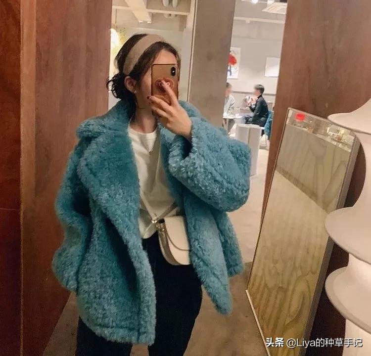 冬季羊羔毛卫衣怎么搭配才好看,冬款羊羔毛卫衣怎么搭配才好看