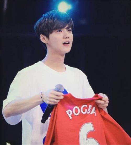 鹿晗接受采访曼联,鹿晗探班曼联完整版