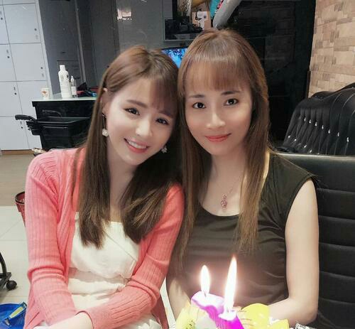 元元拍母女婚纱神基因，敢说这是妈妈？