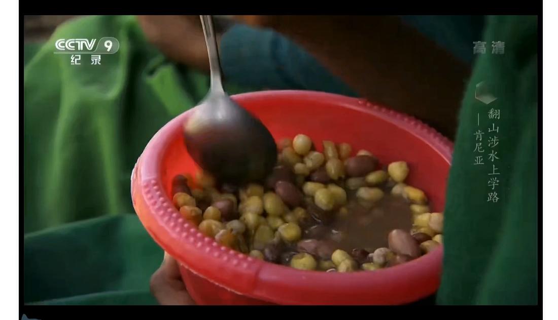 非洲小孩艰难的上学路：每天都在赌命，要是没回家就是被狮子吃了