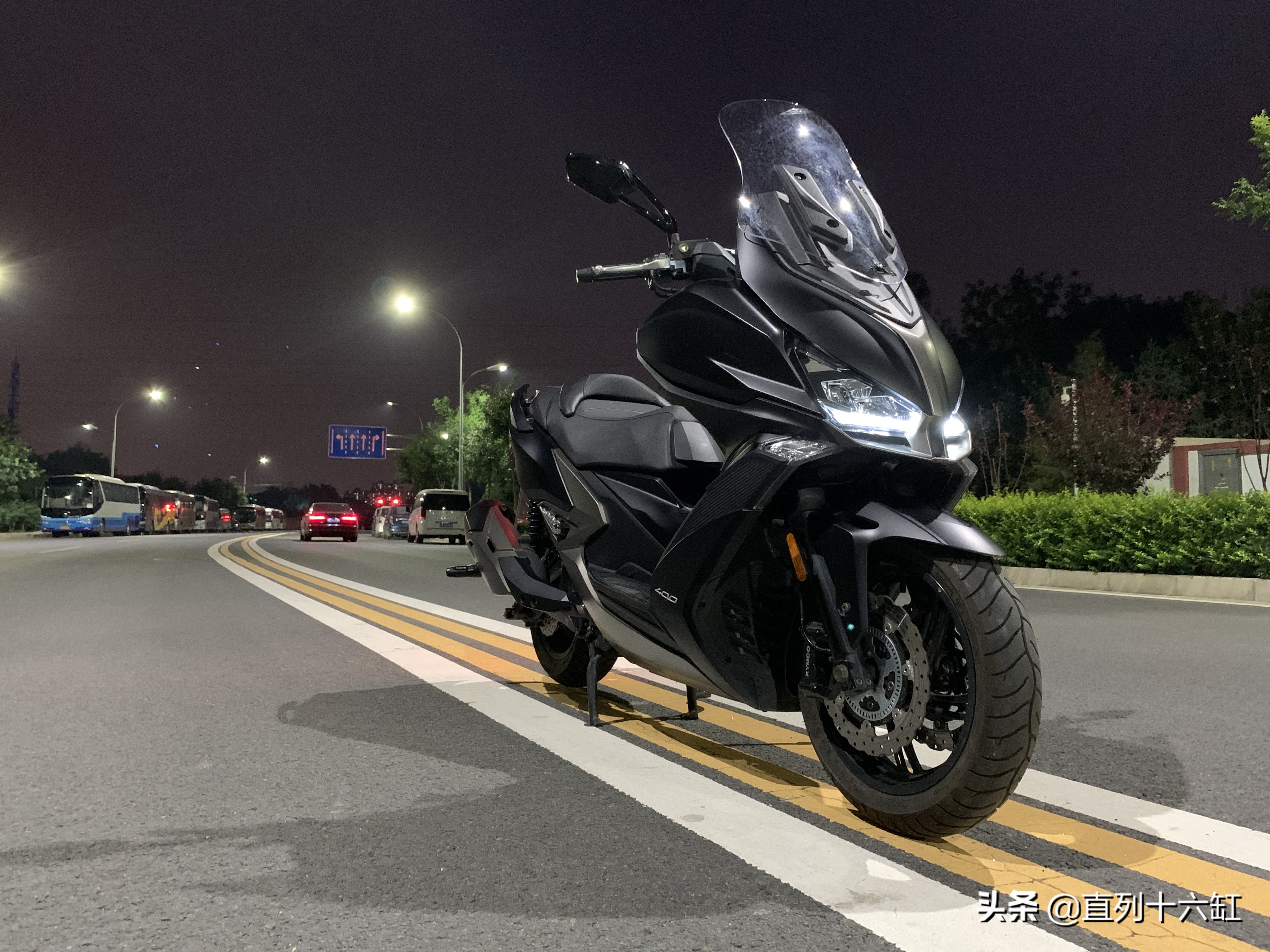 光阳进口赛艇s400国外测试,光阳xcitings400长途表现