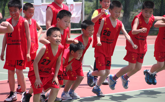 跆拳道老师和学生练功,跆拳道的协调训练有哪些