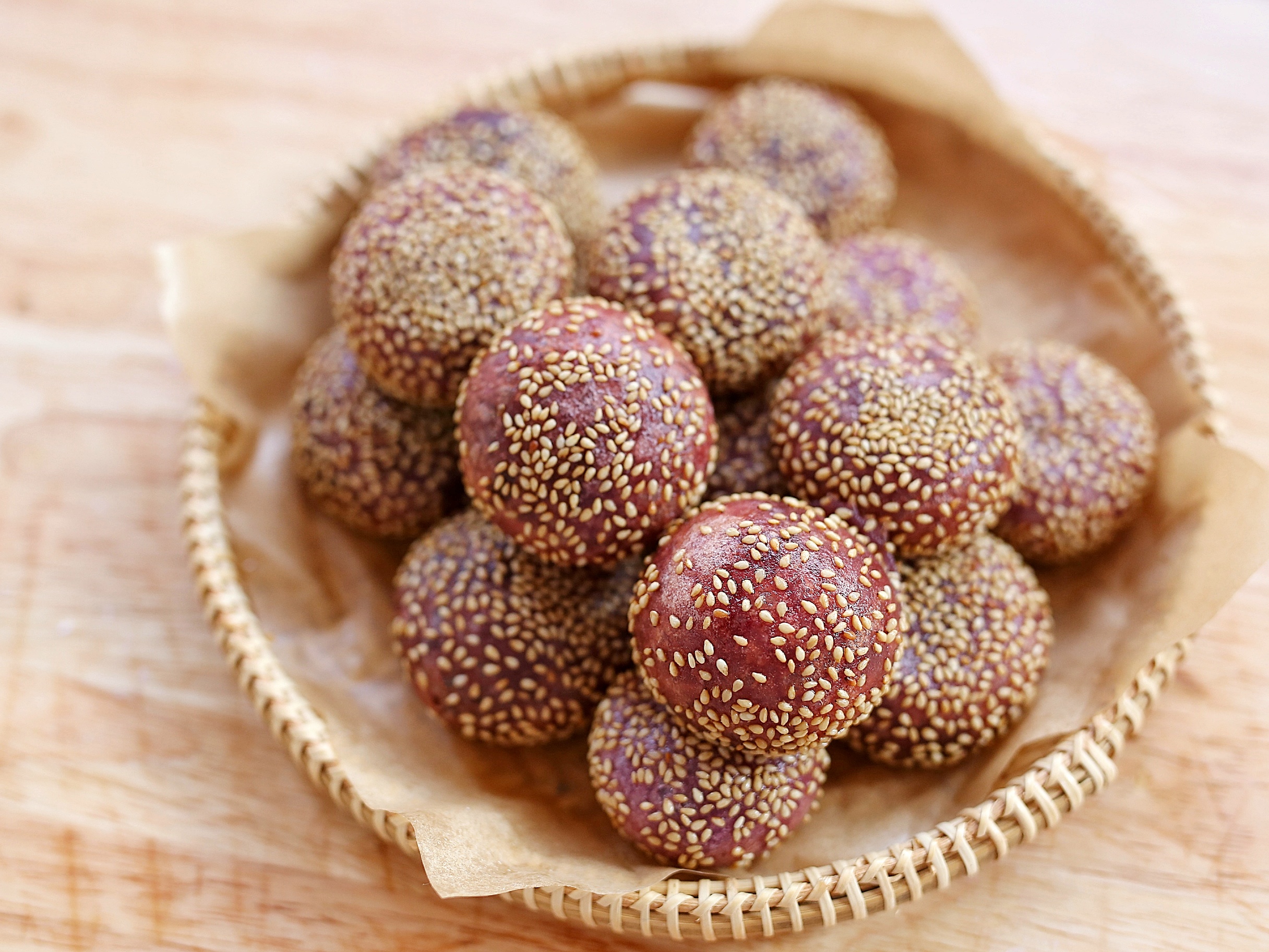 空心大麻球的炸制过程关键是什么,麻球怎么炸才又大又松又不瘪