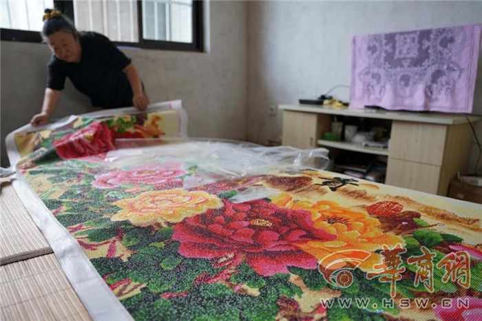 智力残疾人绣十字绣,十字绣残疾人西安