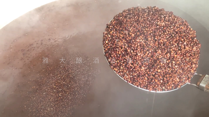 浓香型白酒加什么香精好喝,白酒为什么香味浓是不是放了香精