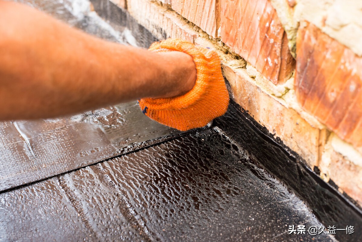 飘窗防水补漏报价,飘窗顶裂缝漏水只涂防水胶有用吗