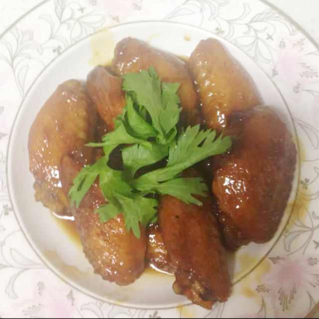 香辣红烧鸡翅,红烧鸡翅怎么做又嫩又好吃