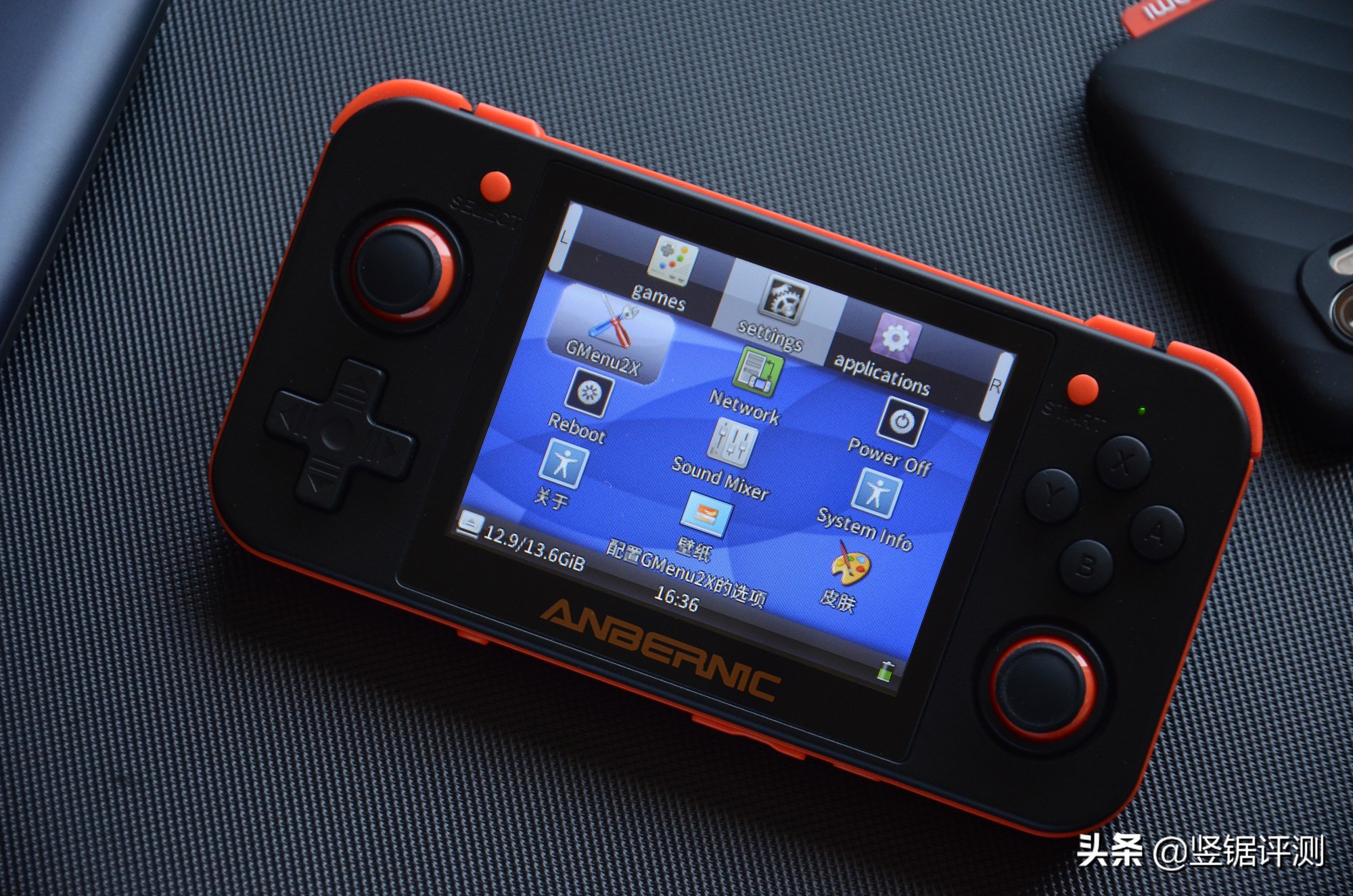 3.5英寸IPS屏，能模拟运行数千款游戏，国产“口袋掌机”评测