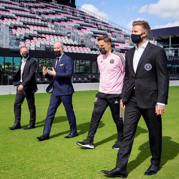 贝克汉姆到底有没有植发过,贝克汉姆什么发型是颜值巅峰