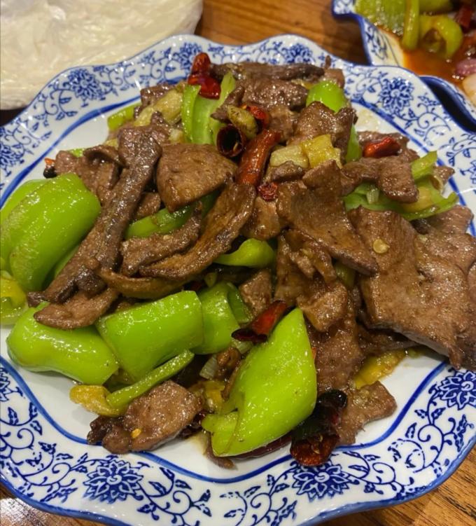 郑州街边的“江湖粥屋”开了很多年，人均30元，老吃家都知道