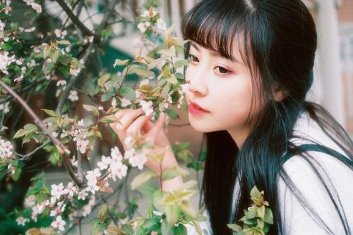 20岁大学生和外籍黑人恋爱前后的心情。