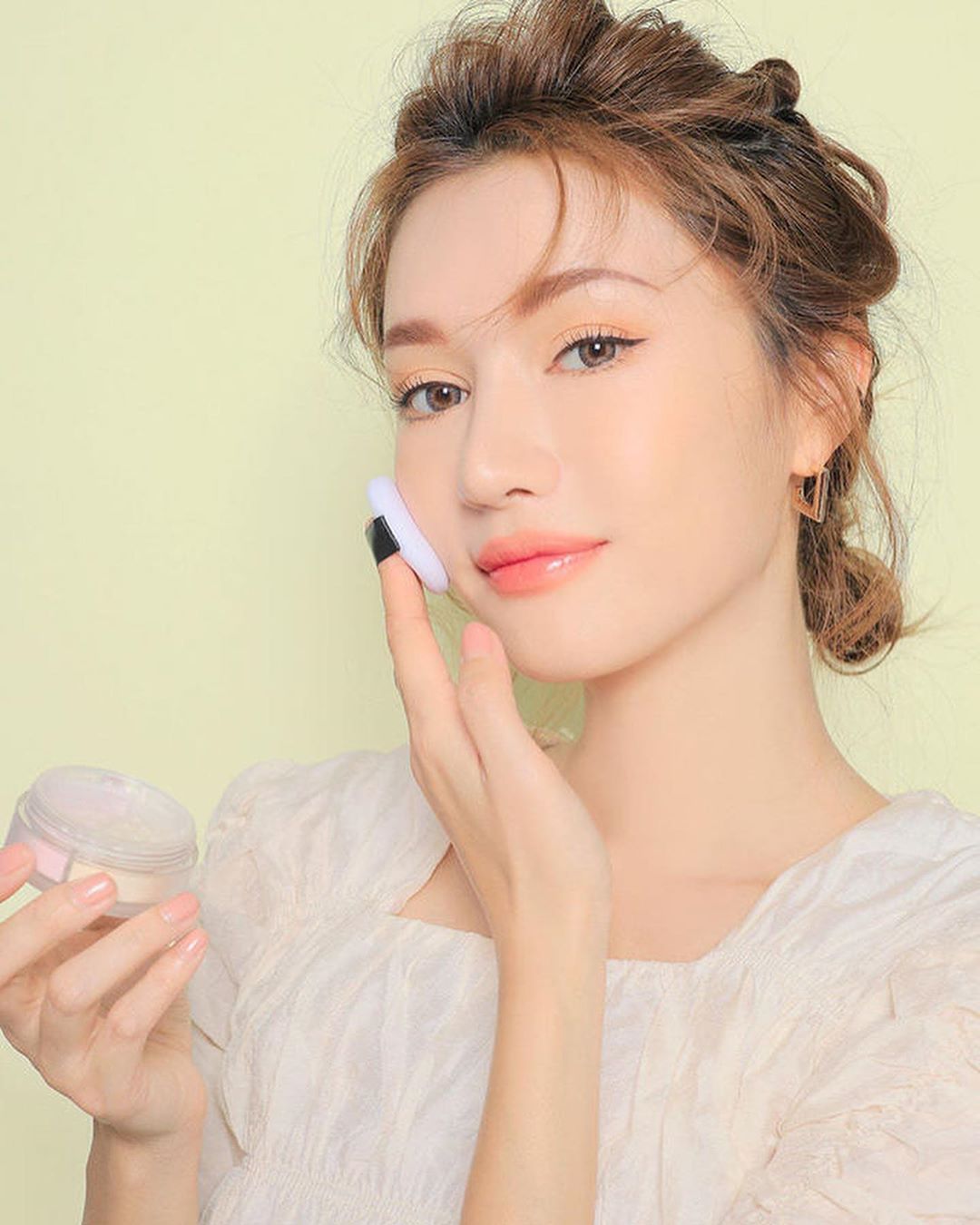 敏感肌用粉底还是bb霜,敏感干皮适用的bb霜或粉底