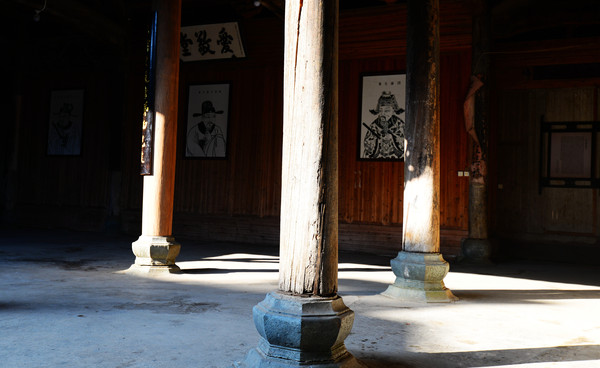 千年古村的老街,霞山古村落在哪里