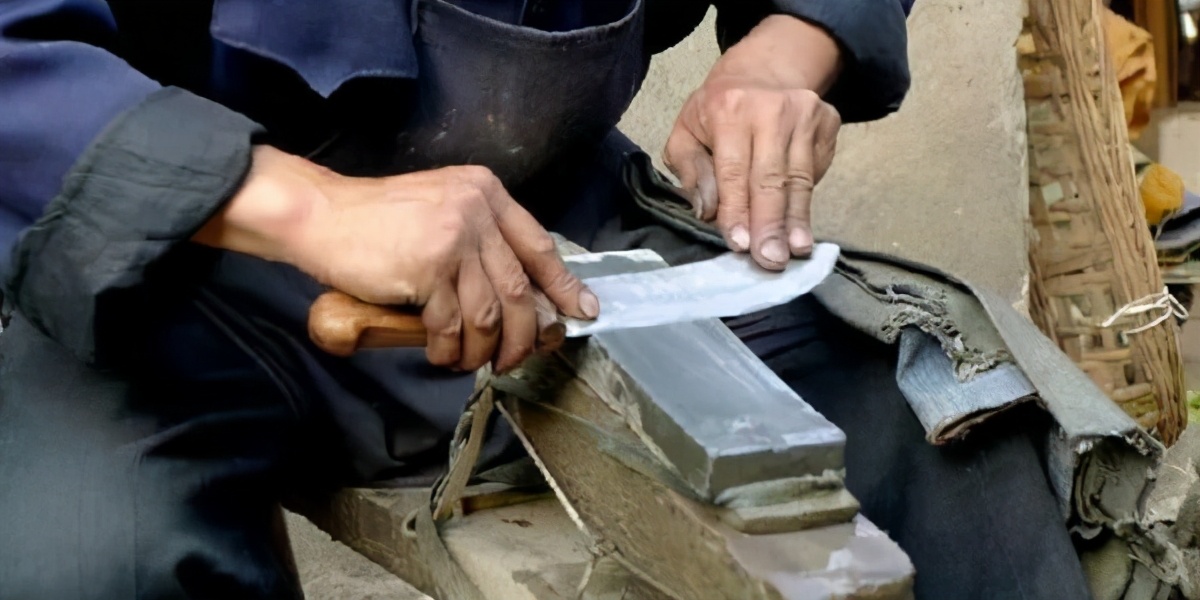 正确的磨刀方法竖磨还是横磨好,磨刀横磨还是竖磨