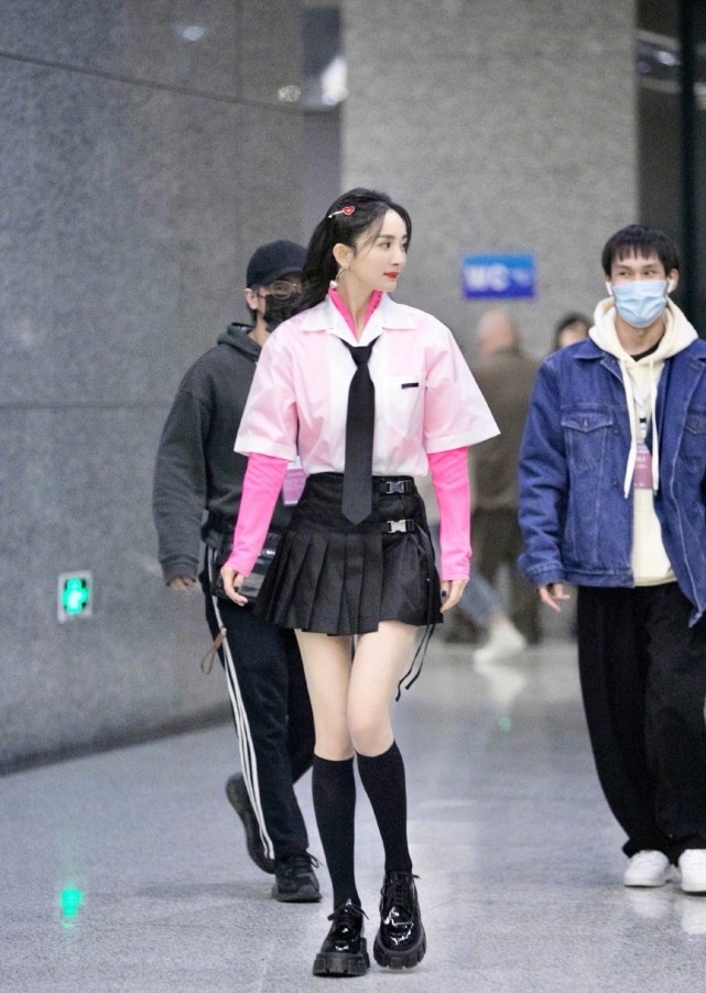 臀围大腿粗的穿什么裤子显瘦,大腿粗的女孩子穿什么裤子比较好