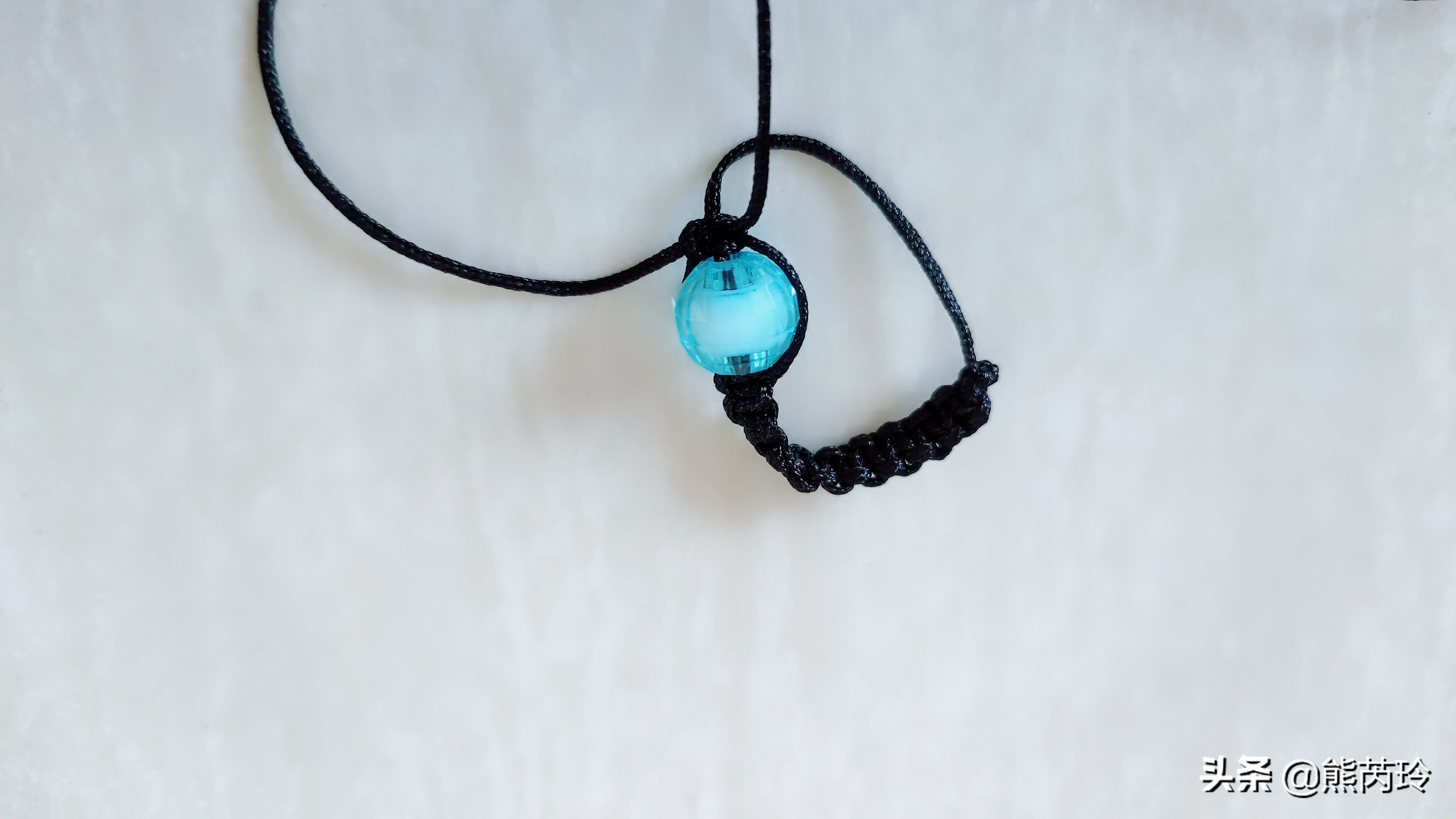 手编戒指怎么用其他线收尾,三颗金珠怎么编织戒指好看