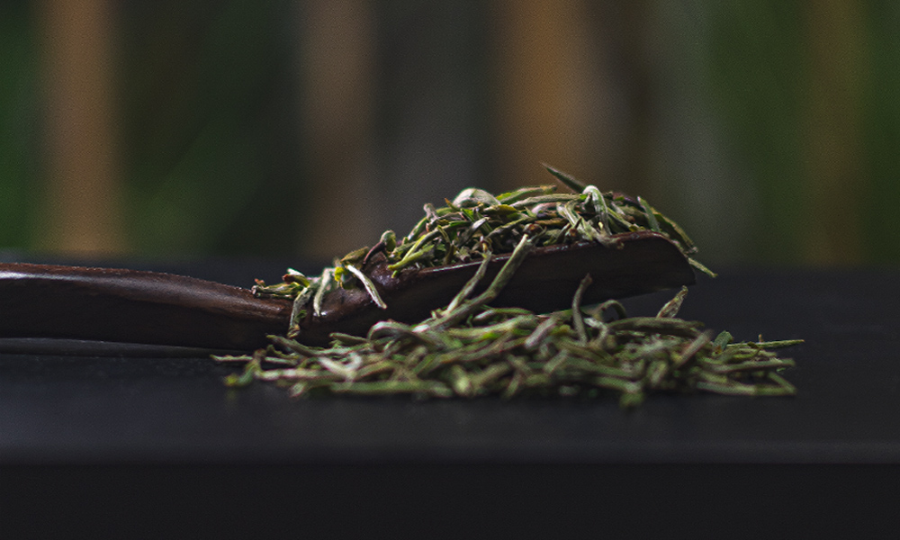 黄山毛峰的特色色香味,黄山毛峰汤色清亮口味柔顺回甘