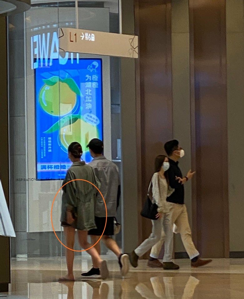 张馨月林峰照片,张馨月林峰和女儿