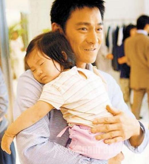 “天王”刘德华：经历了3段感情，最后为何选择朱丽倩？