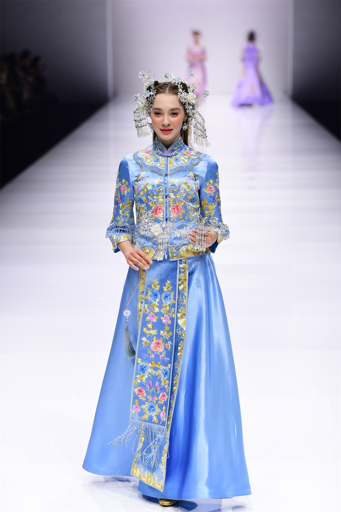 中式“新时尚”旗纪高定之美，上海时装周完美演绎