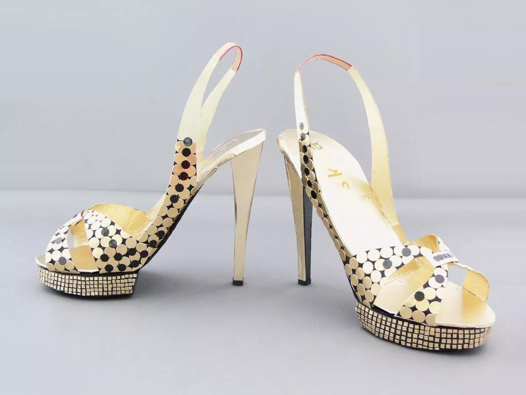 中国人烧给死人的纸扎，登上巴黎设计周，还被法国的博物馆收藏？