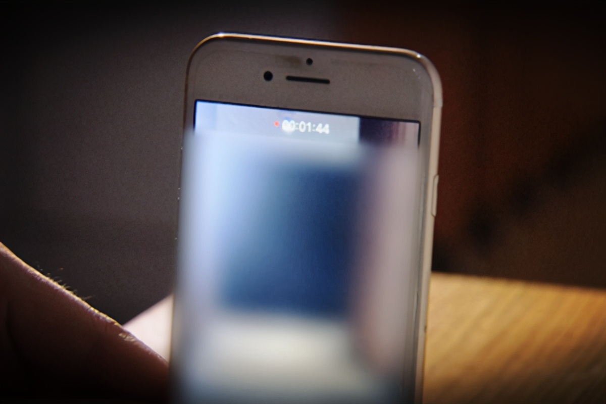 韩国公务员*拍偷**女性私密部位,一天上百次,手法娴熟,一气呵成