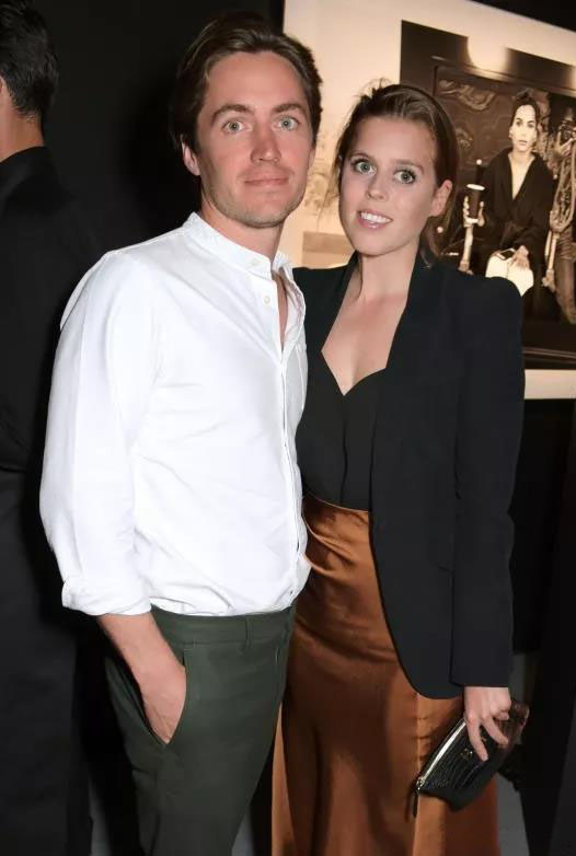 碧翠丝公主裙子,英国公主碧翠丝穿搭