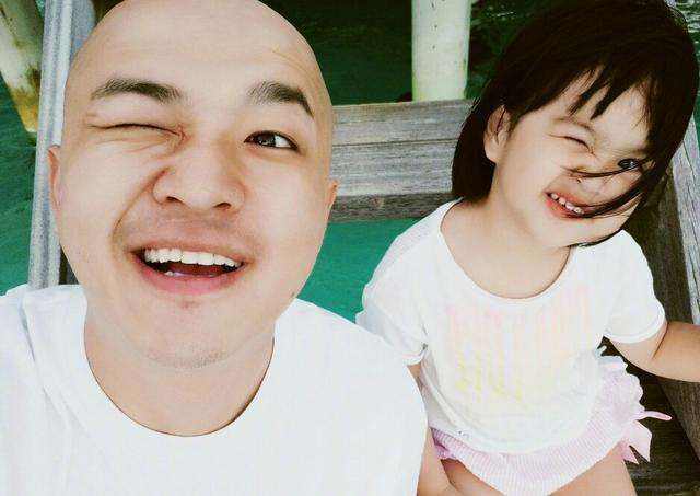 包贝尔女儿包饺子李现评论,包贝尔女儿搞笑饺子化身迷妹李现
