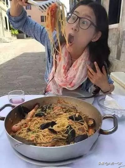 可爱小姐姐搞笑动图图片,搞笑动图小姐姐你引起了我的注意