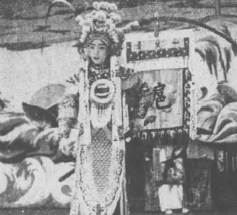 李金鸿：谈京剧武旦（踩跷与打出手）