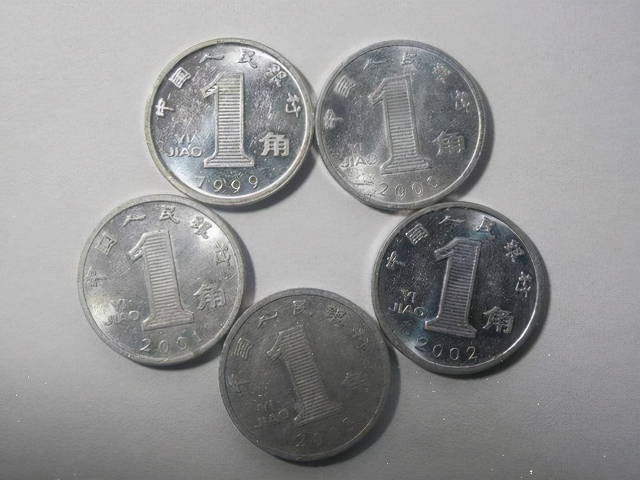 两种一角硬币哪种值得收藏,一枚一角的硬币