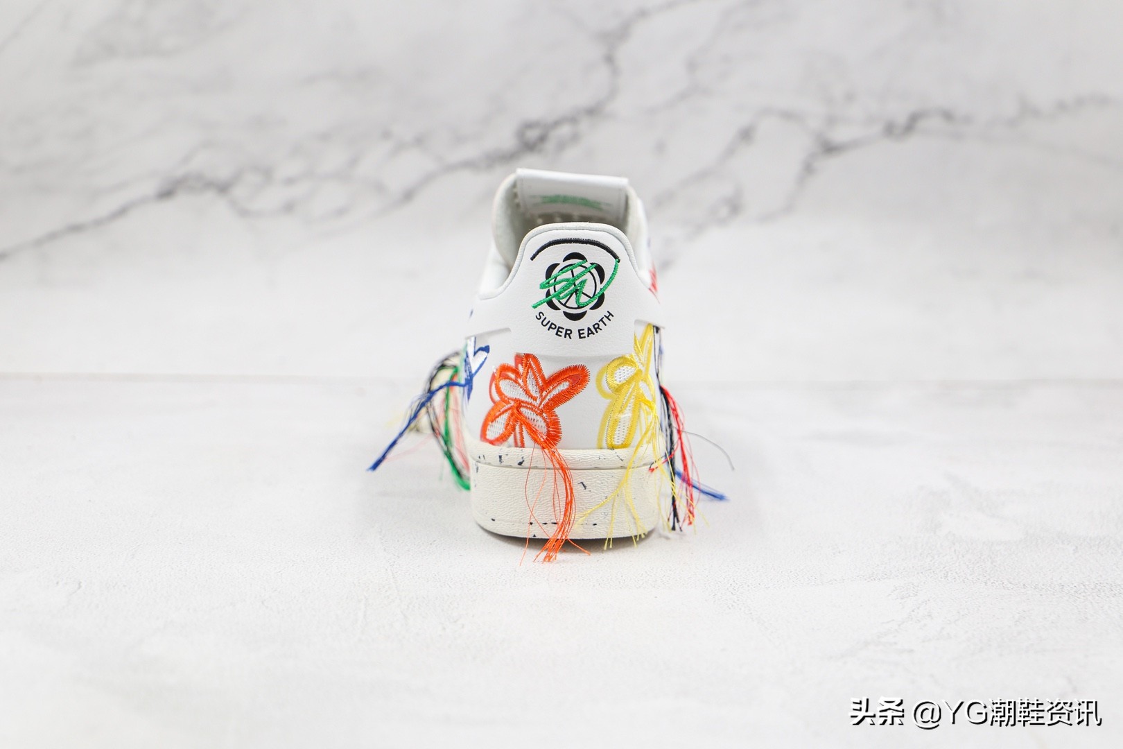 阿迪达斯AdidasxSeanWotherspoon联名款流苏花卉小花板鞋