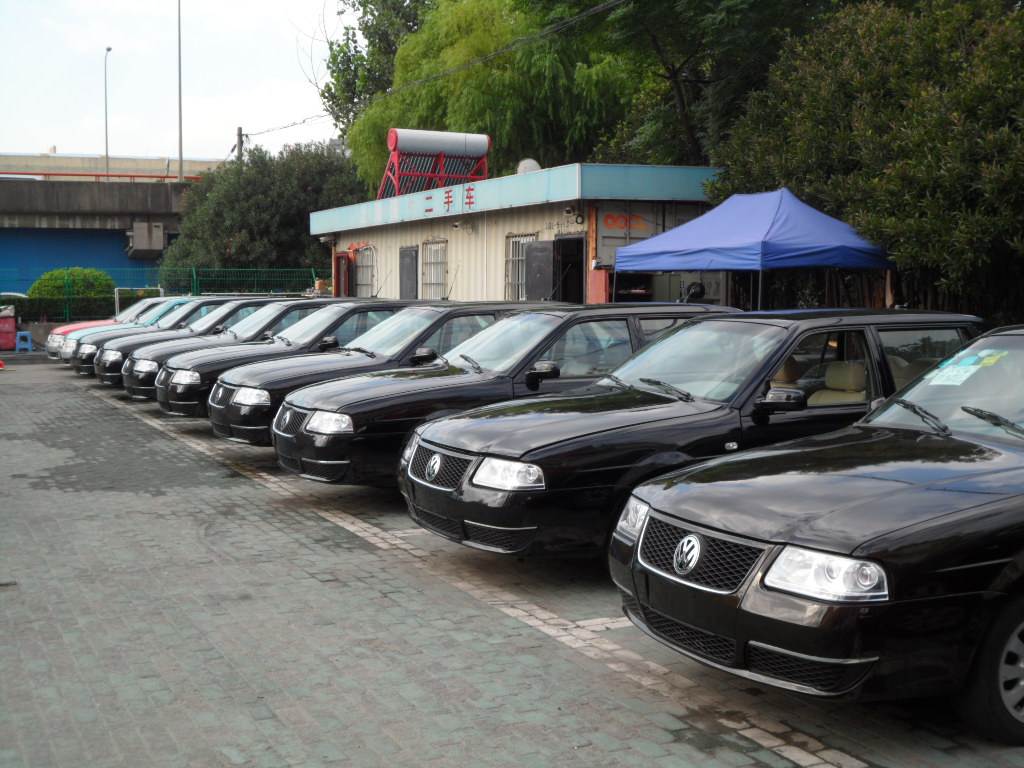 小伙花2万买的新车,小伙花12万买二手车