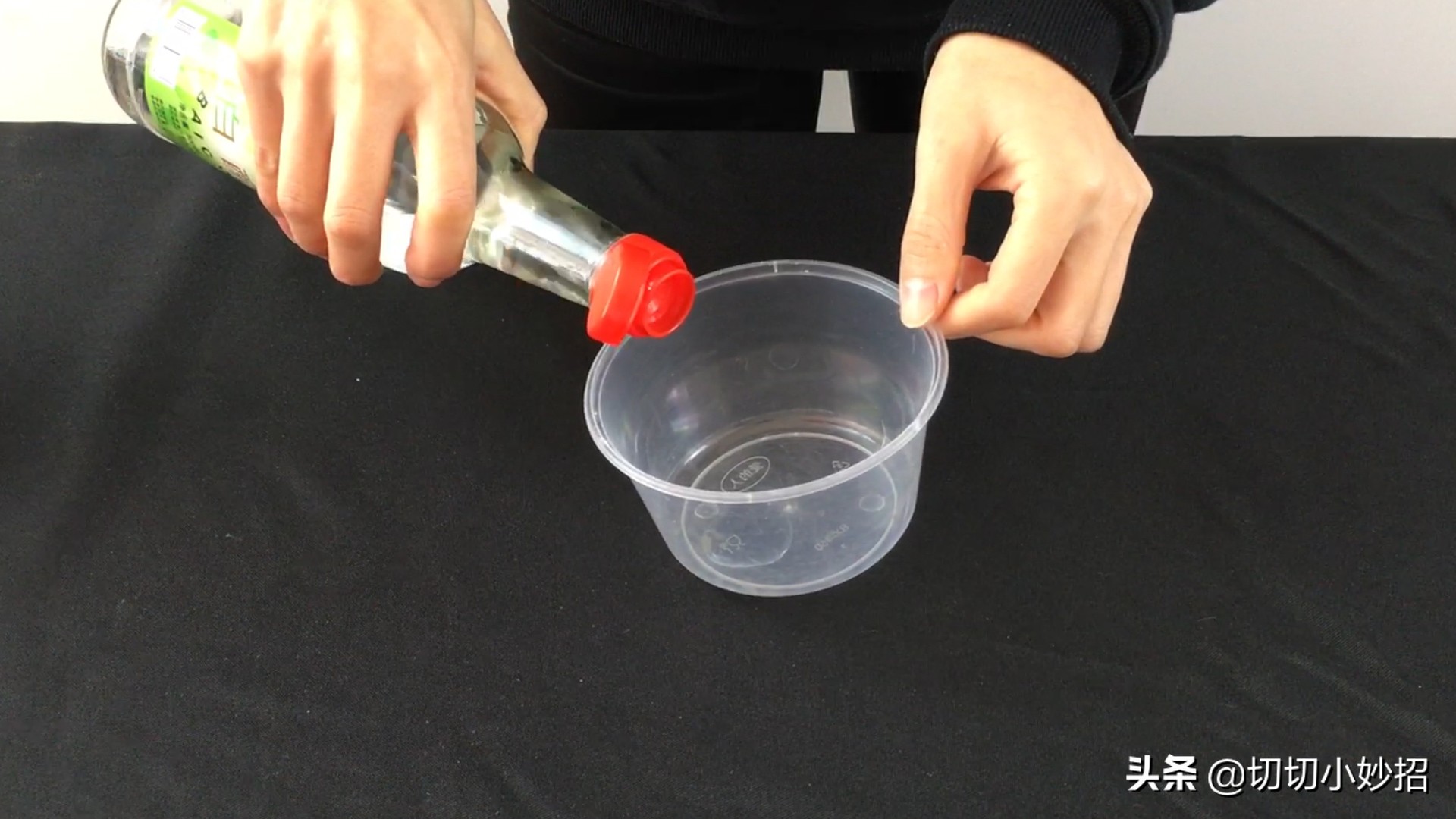 家里棉拖鞋臭味怎么去除,棉拖鞋又脏又臭学会1招不用水洗