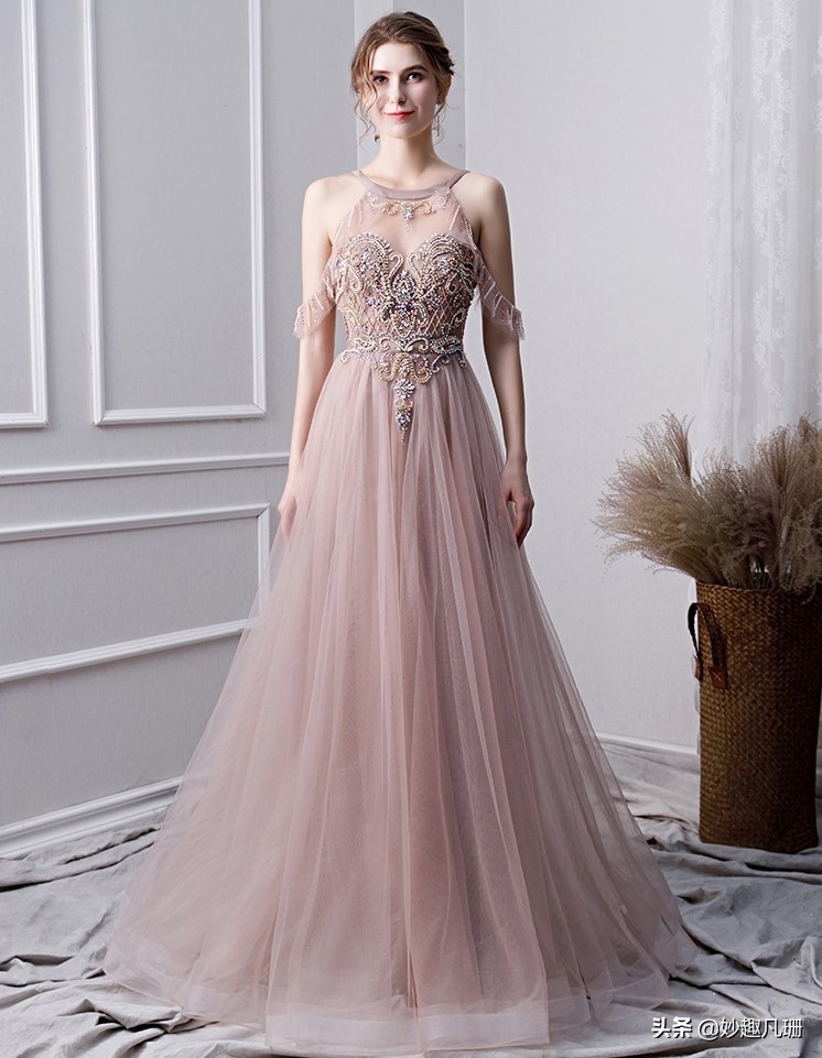 高端年会气质礼服推荐高级感,华丽设计感年会时尚轻奢高级礼服