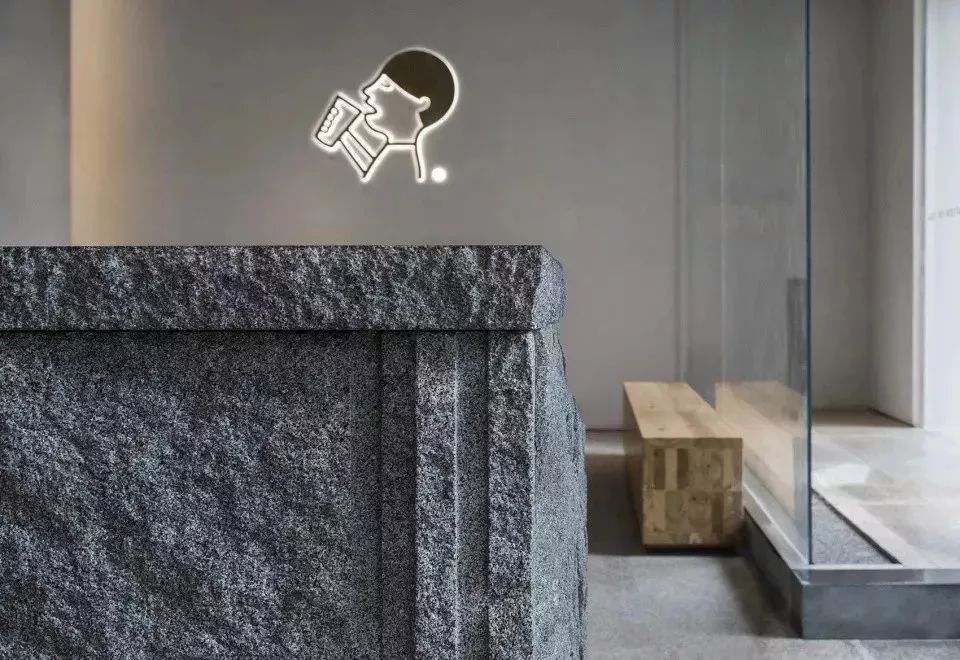 服装人要哭了！年利润4亿、估值90亿的喜茶竟然跨界服装行业？